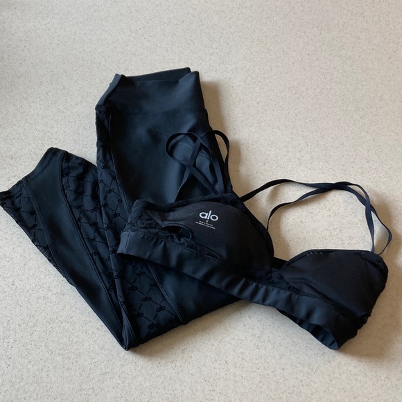 ALO Yoga Airlift Mesh Bra and Leggings Set Women Size Small Black